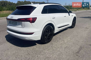 Внедорожник / Кроссовер Audi e-tron 2019 в 