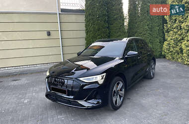 Внедорожник / Кроссовер Audi e-tron 2021 в 