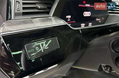 Внедорожник / Кроссовер Audi e-tron 2022 в 