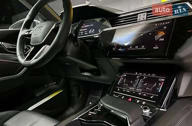 Внедорожник / Кроссовер Audi e-tron 2022 в 