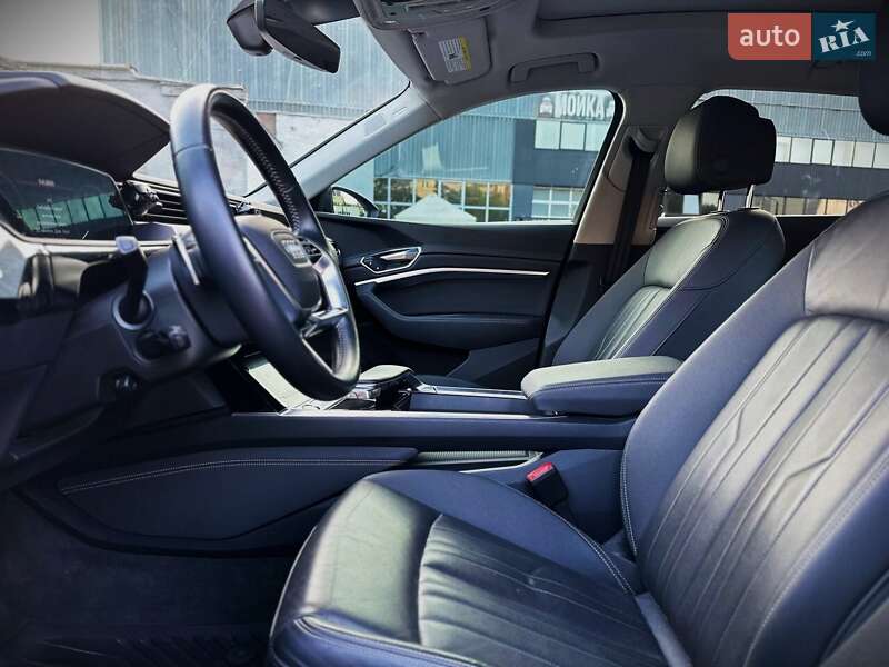 Внедорожник / Кроссовер Audi e-tron 2019 в Киеве