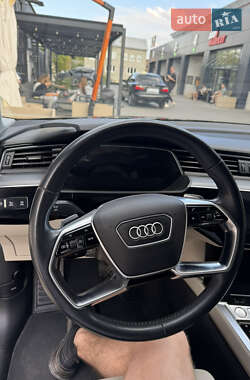 Внедорожник / Кроссовер Audi e-tron 2019 в 