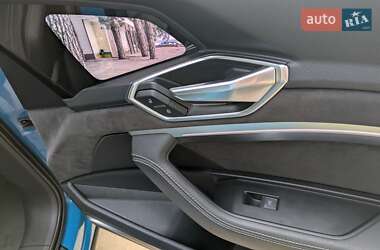 Внедорожник / Кроссовер Audi e-tron 2020 в 