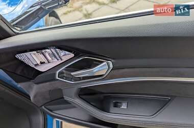 Внедорожник / Кроссовер Audi e-tron 2020 в 