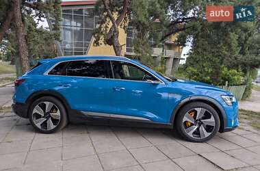 Внедорожник / Кроссовер Audi e-tron 2020 в 