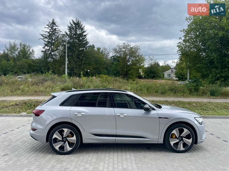 Внедорожник / Кроссовер Audi e-tron 2022 в Ровно