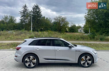 Внедорожник / Кроссовер Audi e-tron 2022 в 