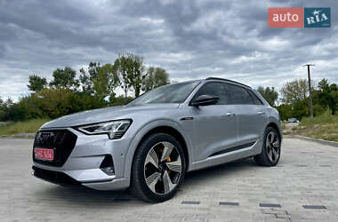 Внедорожник / Кроссовер Audi e-tron 2022 в 
