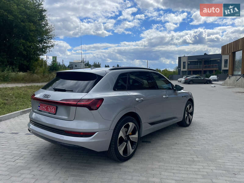 Внедорожник / Кроссовер Audi e-tron 2022 в Ровно