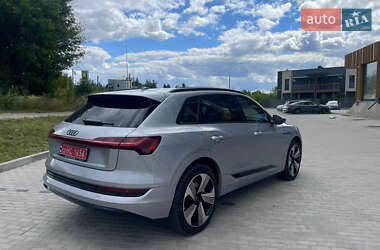 Внедорожник / Кроссовер Audi e-tron 2022 в 