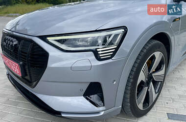 Внедорожник / Кроссовер Audi e-tron 2022 в 