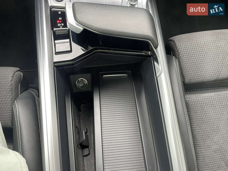 Внедорожник / Кроссовер Audi e-tron 2022 в Ровно