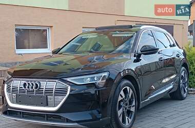 Внедорожник / Кроссовер Audi e-tron 2023 в 