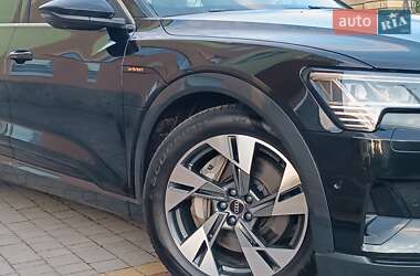 Внедорожник / Кроссовер Audi e-tron 2023 в 