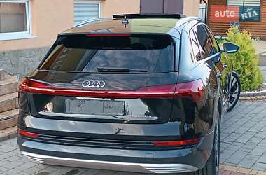 Внедорожник / Кроссовер Audi e-tron 2023 в 