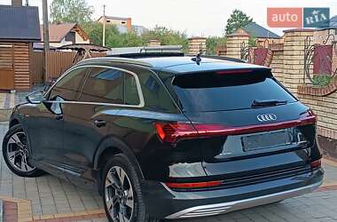 Внедорожник / Кроссовер Audi e-tron 2023 в 