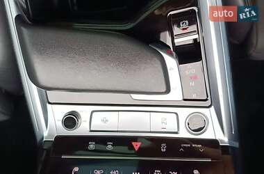 Внедорожник / Кроссовер Audi e-tron 2023 в 
