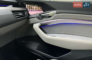Внедорожник / Кроссовер Audi e-tron 2020 в 