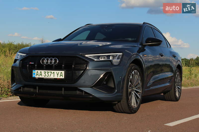 Внедорожник / Кроссовер Audi e-tron 2022 в 