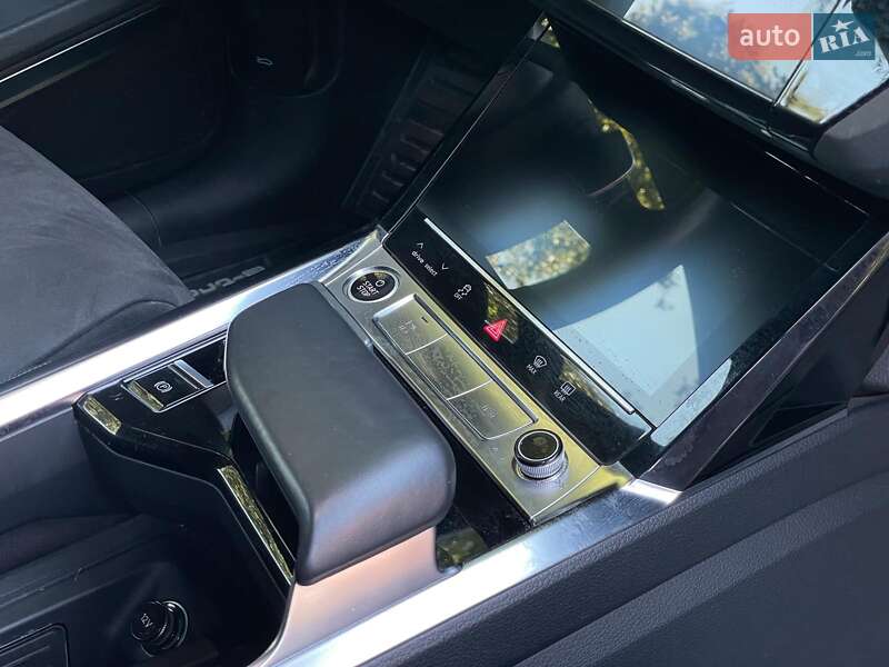Позашляховик / Кросовер Audi e-tron 2020 в Києві