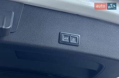 Внедорожник / Кроссовер Audi e-tron 2020 в 