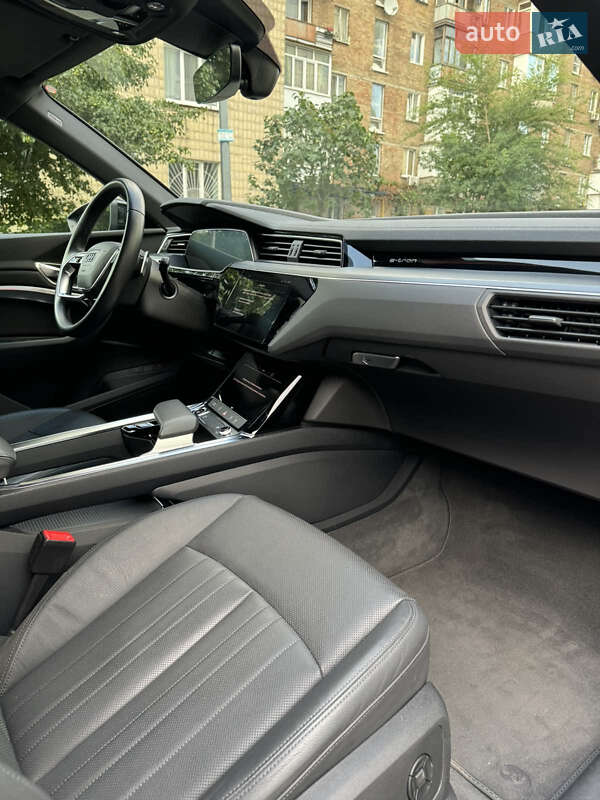 Позашляховик / Кросовер Audi e-tron 2021 в Києві