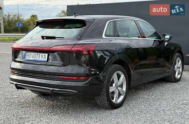 Внедорожник / Кроссовер Audi e-tron 2021 в 