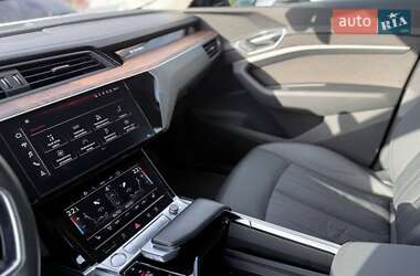 Внедорожник / Кроссовер Audi e-tron 2021 в 