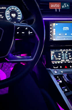 Внедорожник / Кроссовер Audi e-tron 2020 в 