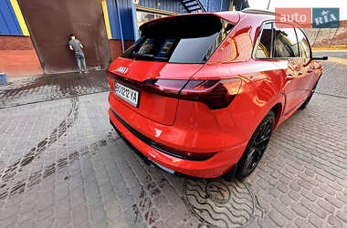 Внедорожник / Кроссовер Audi e-tron 2020 в 