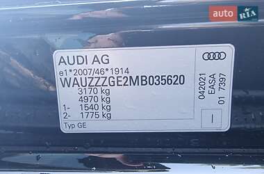 Позашляховик / Кросовер Audi e-tron 2021 в 