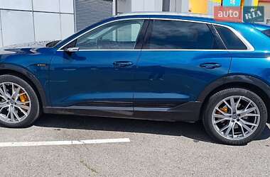 Позашляховик / Кросовер Audi e-tron 2020 в 