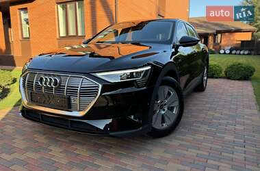 Внедорожник / Кроссовер Audi e-tron 2022 в 