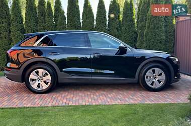 Внедорожник / Кроссовер Audi e-tron 2022 в 
