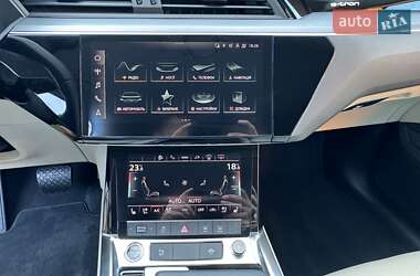 Внедорожник / Кроссовер Audi e-tron 2022 в 
