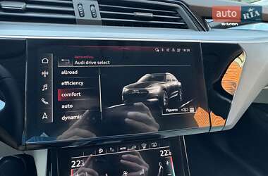 Внедорожник / Кроссовер Audi e-tron 2022 в 