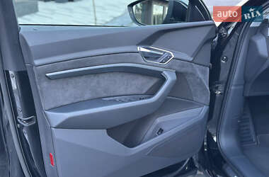Внедорожник / Кроссовер Audi e-tron 2020 в 