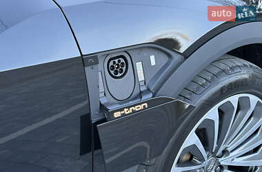 Внедорожник / Кроссовер Audi e-tron 2020 в 