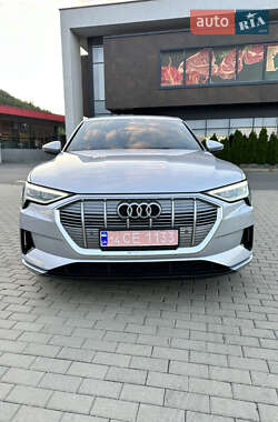 Позашляховик / Кросовер Audi e-tron 2019 в 