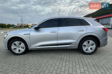 Позашляховик / Кросовер Audi e-tron 2019 в 