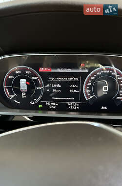 Позашляховик / Кросовер Audi e-tron 2019 в 