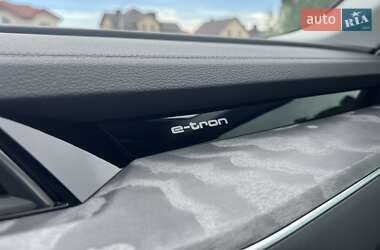 Внедорожник / Кроссовер Audi e-tron 2021 в 