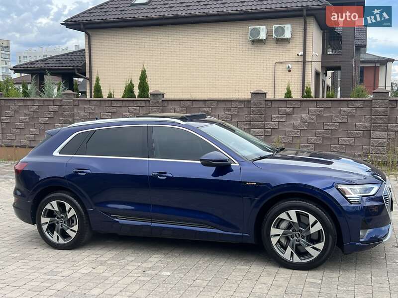 Внедорожник / Кроссовер Audi e-tron 2021 в Ровно