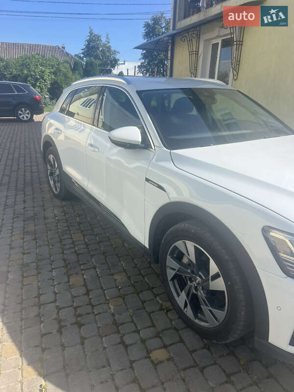 Внедорожник / Кроссовер Audi e-tron 2019 в Косове фото 2 Внедорожник / Кроссовер Audi e-tron 2019 в Косове