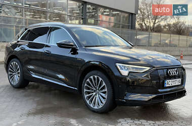 Позашляховик / Кросовер Audi e-tron 2019 в 