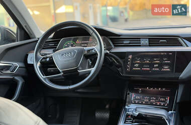 Позашляховик / Кросовер Audi e-tron 2019 в 