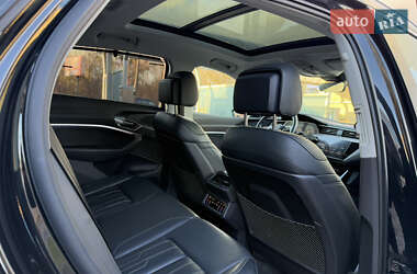 Позашляховик / Кросовер Audi e-tron 2019 в 