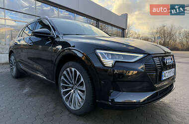 Позашляховик / Кросовер Audi e-tron 2019 в 