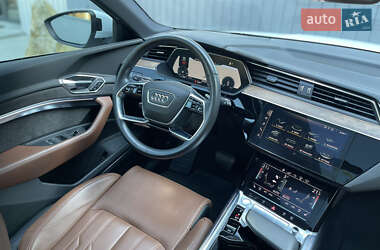 Позашляховик / Кросовер Audi e-tron 2019 в 