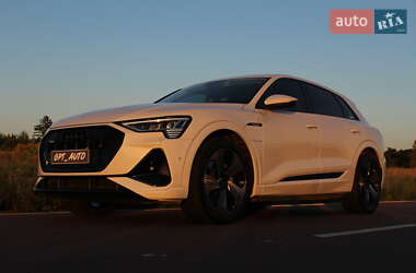 Внедорожник / Кроссовер Audi e-tron 2022 в 
